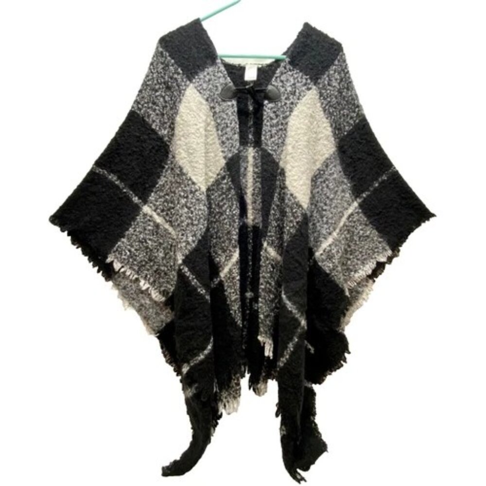 Maurices Toggle Front Poncho Women’s OSFM Black White Plaid Fringe Wrap Boho GUC